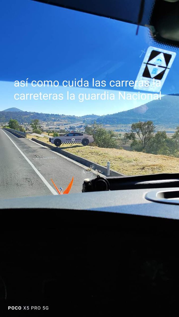 La seguridad en las carreteras esta igual de frágil que esta patrulla de la Guardia Nacional de cartón. #NarcoCandidataClaudia54