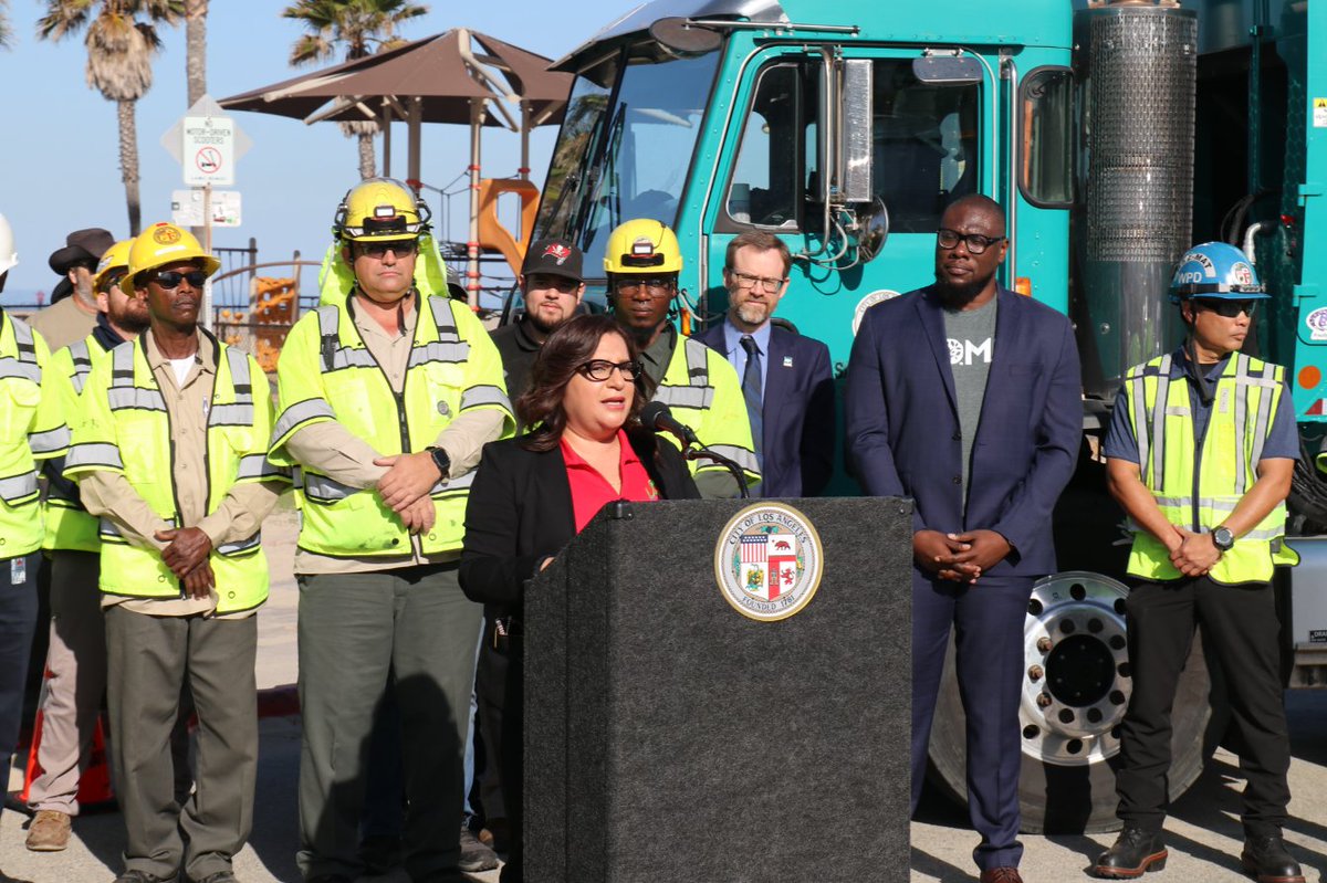 Today LASAN's Livability Team launched a CARE+ team dedicated to the #coastal area in CD11. The new team will conduct encampment clean-ups and health hazard removal on the City's public rights-of-way and deliver services to individuals experiencing homelessness within the area.