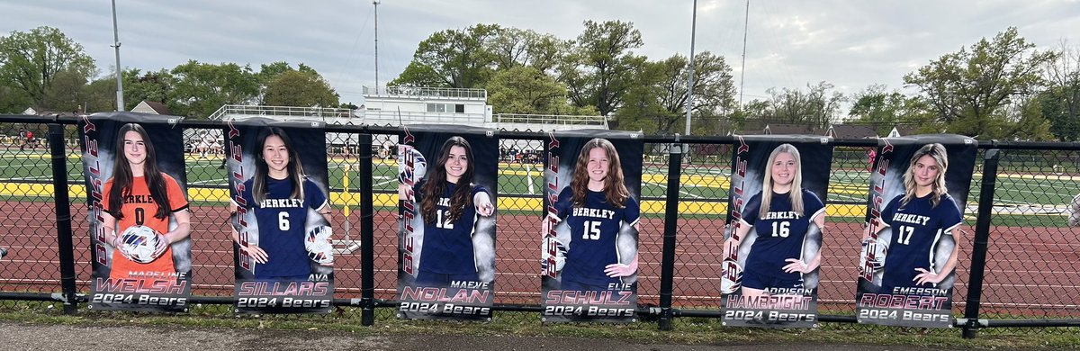 Berkley 1-0 Groves Nora Sleeman - 1G Madi Bonsall - 1A Maddie Welsh - Clean Sheet THANK YOU, SENIORS #BearsOnTop @OAAathletics