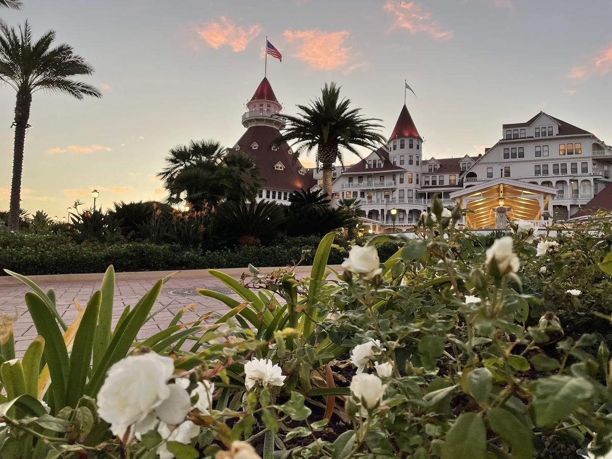Coronado shines even brighter in the evening's last light ✨