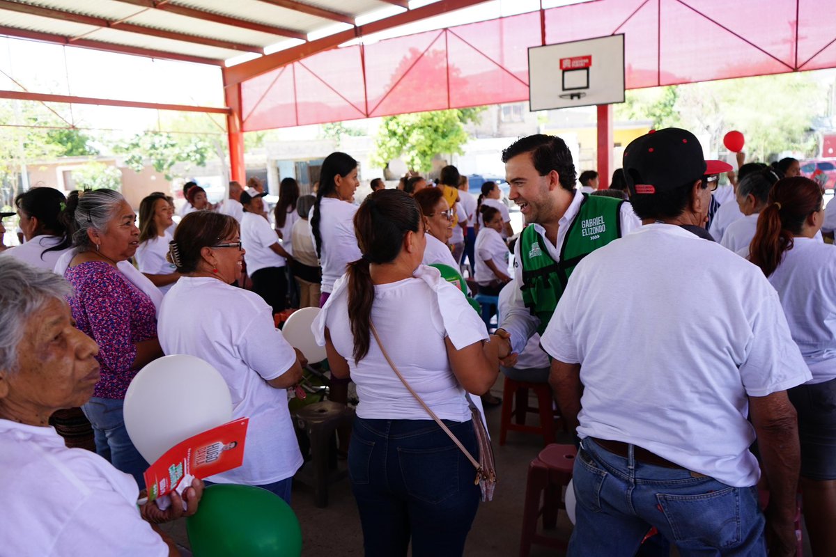 Día 68 | En #Torreón acompañamos al candidato a Diputado Federal del Distrito 6, @HugoDavilaPrado, a una reunión con adultos mayores. Toda nuestra gratitud y respeto para quienes han construido la grandeza de #Coahuila. (1/2)