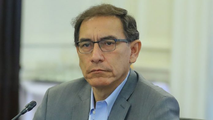 El expresidente Martín Vizcarra Cornejo se encuentra ante un inminente juicio oral por el delito de cohecho pasivo propio, relacionado con las licitaciones de las obras Lomas de Ilo y el Hospital de Moquegua durante su mandato como gobernador regional (2011-2014).