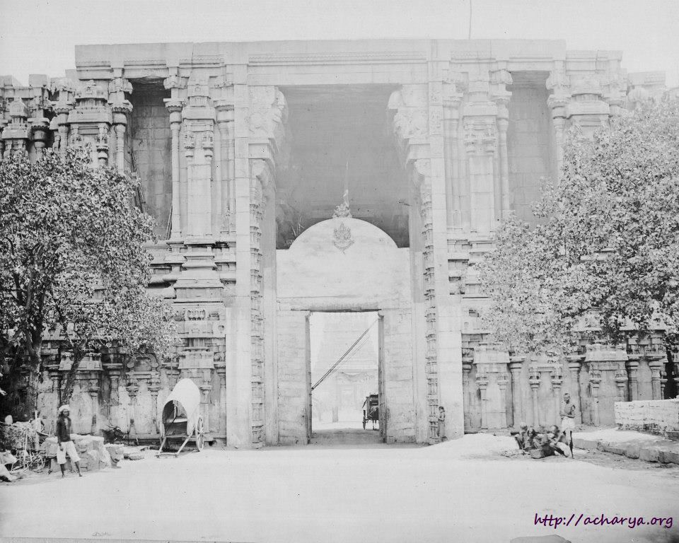 An old image of the then unfinished gopuram of Srirangam 🙏