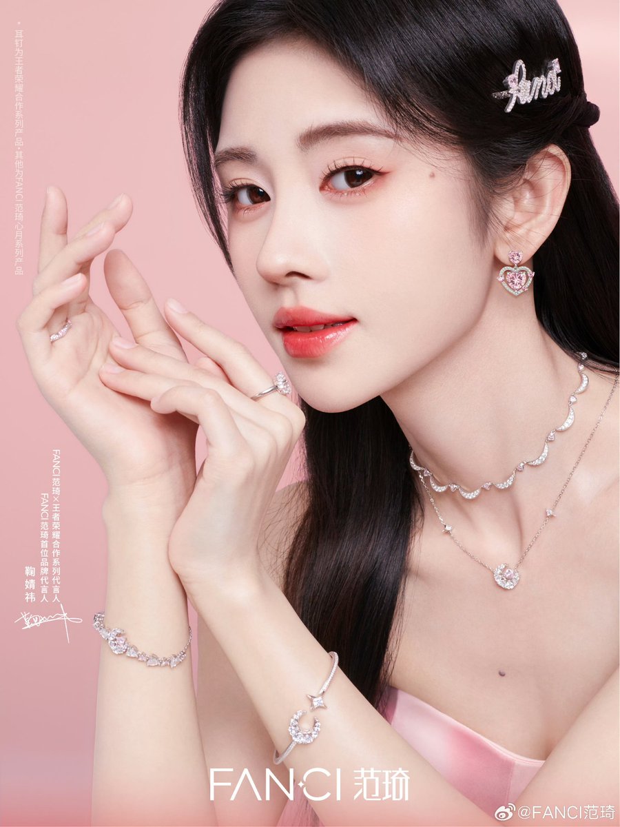 鞠妈范琦，香肩玉颈，盯榨一绝🥵 https://t.co/JzAgi2qT3i