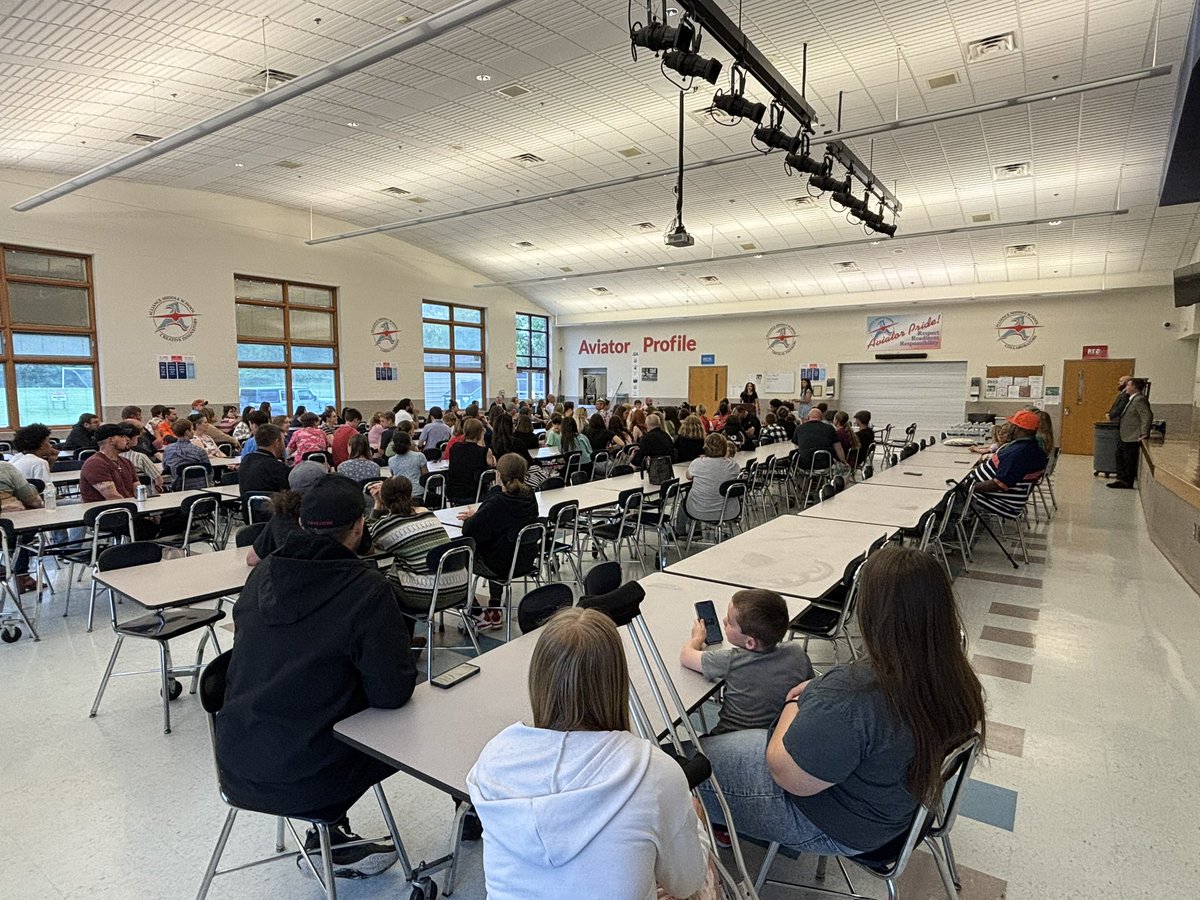 AMS Spring Sports Recognition night! Had a great time recognizing our EBC championship boys &amp; girls track &amp; field teams! Thank you athletes, coaches, &amp; parents for all of your hard work this season! Go Aviators!!! #RepThatA <a href="/AllianceCSD/">Alliance City SD</a> <a href="/Aviator_AD/">Aviator Athletics</a>
