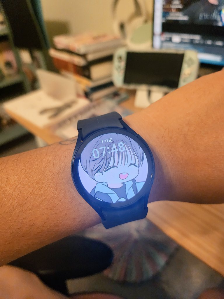 Got a smart watch finally and may have made all my backgrounds different chibis of yeomin 🤭