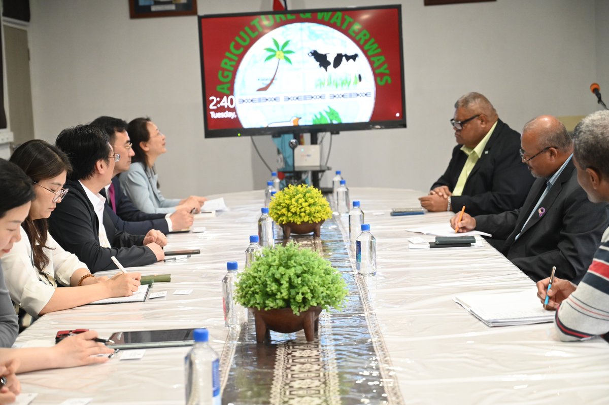 An eight member delegation from the Qingdao Municipal Government in China paid a courtesy visit to the Minister for Agriculture and Waterways, Honourable Vatimi Rayalu at the ministry headquarters in Raiwaqa today (07.04.24). facebook.com/fiji.agricultu…