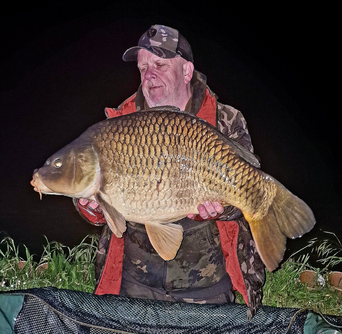 My alarm screamed off at 4.00 am for this boilie munching 28lb 8oz Common Carp 🐟 😎