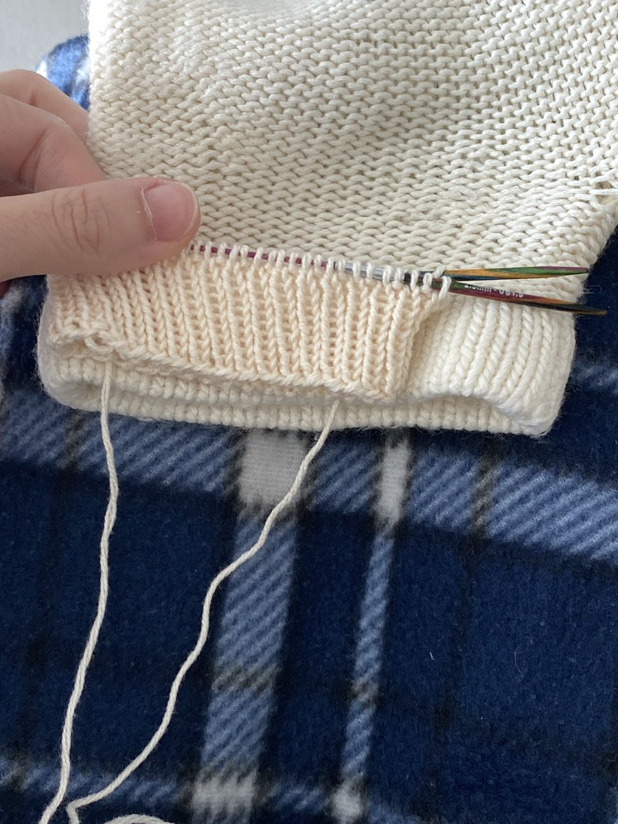 knittingmango's tweet image. 사이즈가 실패했네에ㅔㅔㅔ 코늘려서 다시 떠어ㅓㅓㅓㅓ 2.5미리 하하하하핳하