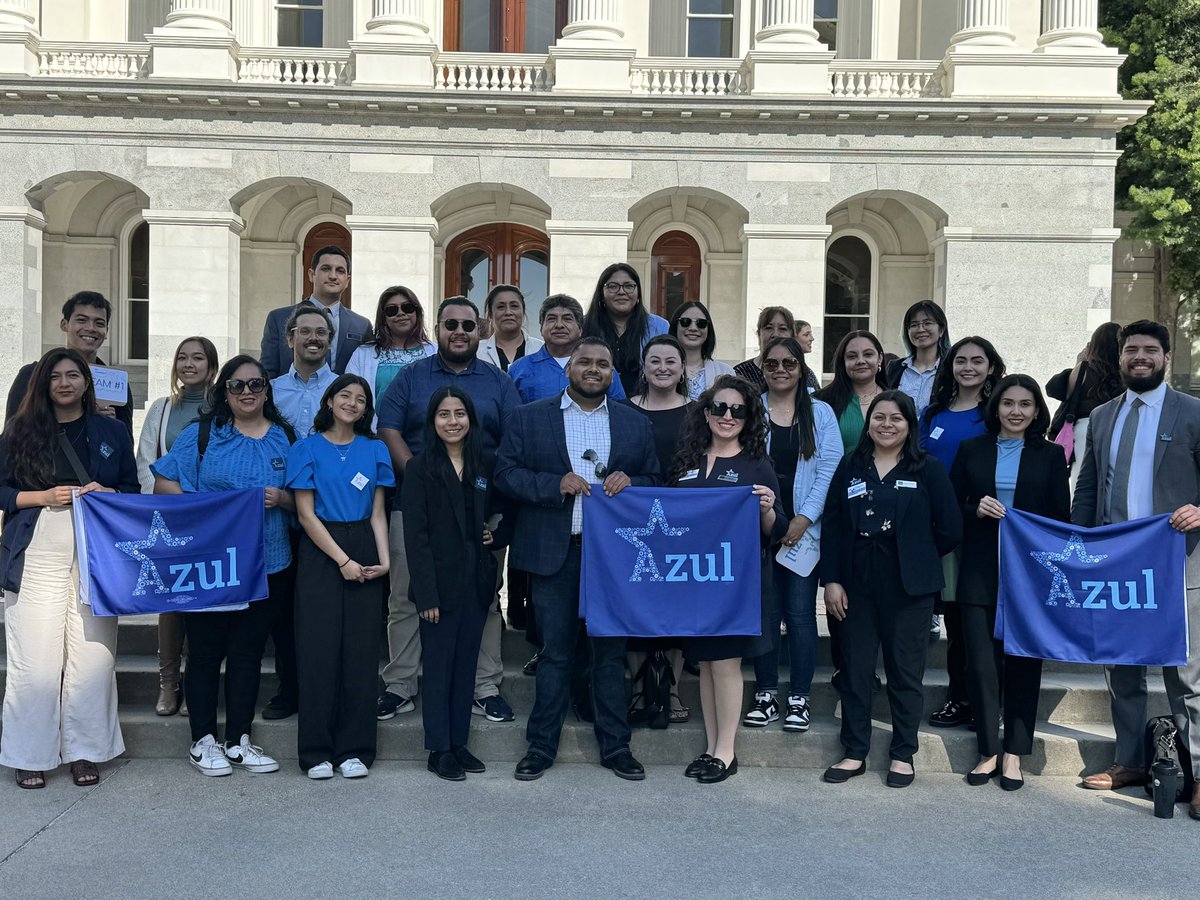 This is gente-power! 📣✊🏽 Thank you to all the #LatinosMarinos and partners who made #CaliforniaOceanDay a success once again!! ➡️If you weren’t able to join us in person, you can still TAKE ACTION by visiting the link in our bio or Azul.org 🌊