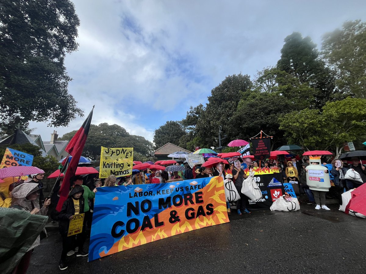 NO MORE COAL AND GAS ❌ @AlboMP, we were outside Kirribilli House this morning calling out your approval for coal and gas projects and failing to fix our environmental laws! #NoMoreCoal #NoMoreGas #ClimateJustice