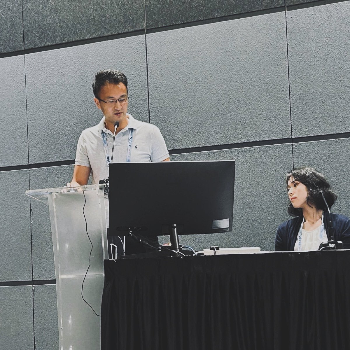 A nerve-racking but also exhilarating experience presenting our preliminary work on BBB ASL at #ISMRM this year. Thank you @HMutsaerts for snapping this memorable photo.