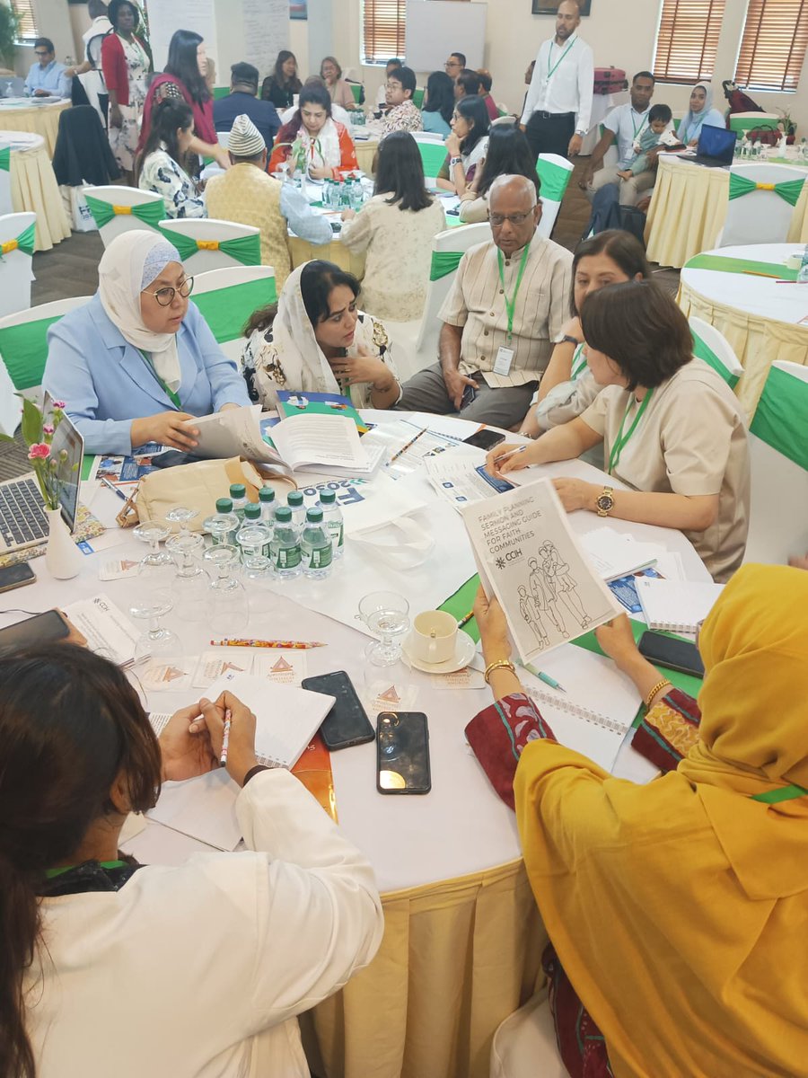 🔥 Day 2 of #FP2030Workshop starts with a discussion on the role of faith leaders in #Familyplanning 🗣️ Gessen Rocas @ESEAOR_IPPF, Mindy Kelly @ICMnews & Dini Haryati emphasize the influence of faith leaders on policy change, establish trust & sway public opinion in favor of #FP