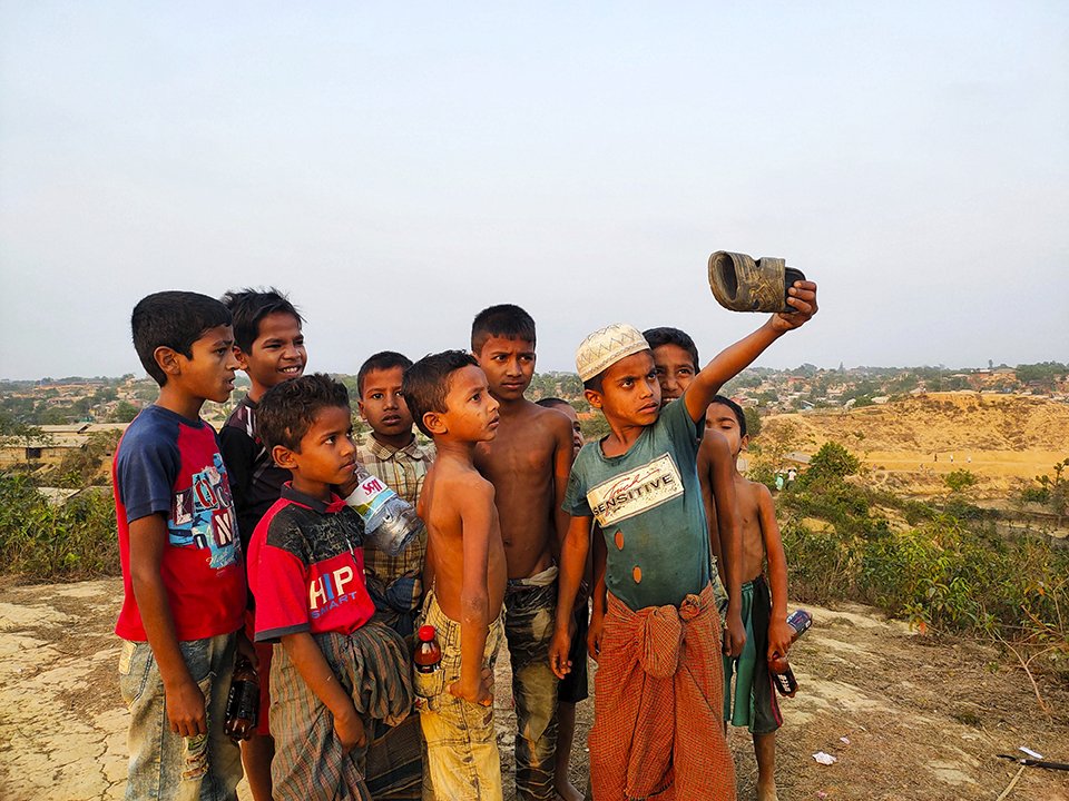 Rohingya youth are using photography to document their experience in the world's largest refugee camp. 'It's a voice for the voiceless,' says #Rohingya photographer @md_yasiein. #Rohingya #Photojournalism muslimviews.co.za/2024/04/18/roh…