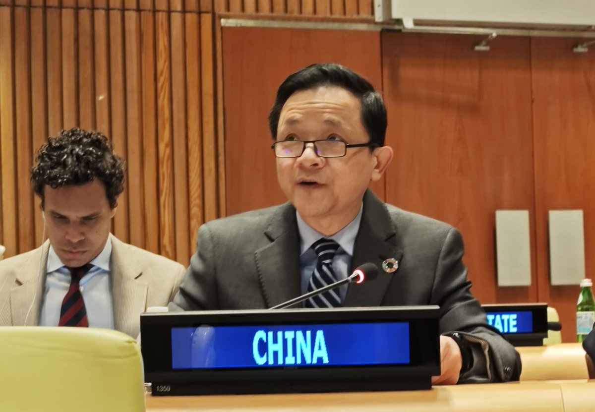 At the ECOSOC Special Meeting on AI, Amb. Dai Bing shared China's positions on AI for #SDGs : -Sticking to a people-centered approach and governing AI for good; -Upholding true muiltilateralism and ensuring developing countries' equal and full participation; -Strenghthening…