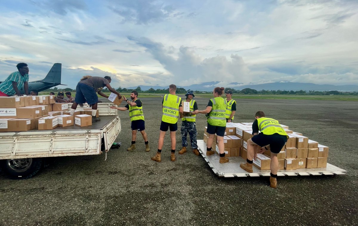 Australia 🇳🇿has delivered ~2,600 textbooks to Choiseul Province to boost education for Solomon Islanders in rural areas! Working in partnership with the 🇸🇧 Ministry of Education & Human Resources Development & New Zealand 🇳🇿, big thanks to @DefenceAust who made the deliveries!