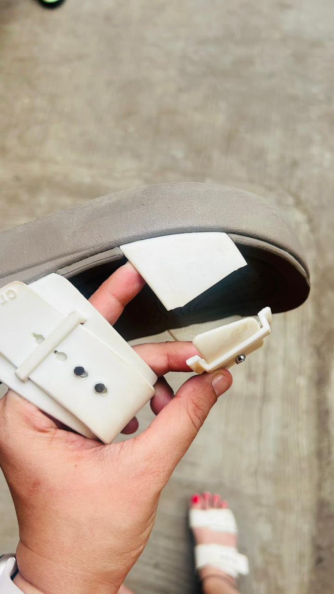 akanksha1109's tweet image. #highlydisappointed with @Crocs hardly worn this pair for twice and this is how it has broken. #pathetic #qualityissue