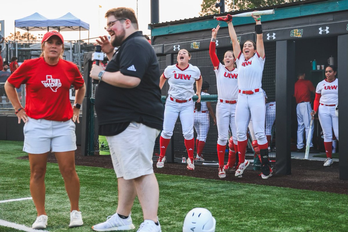 UIWSoftball's tweet image. the picture..the moment 📸

See y’all tomorrow