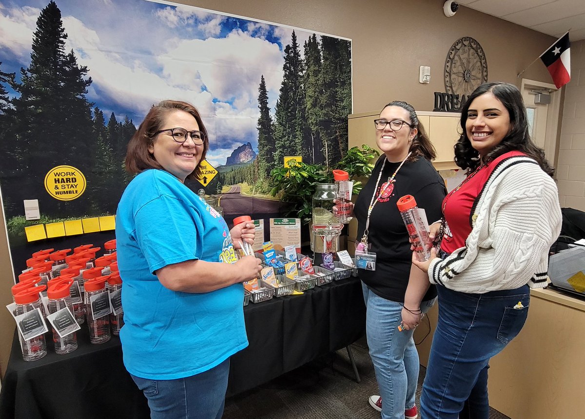 Melissa Smith (@msmith_pdnfaa) on Twitter photo "Dear Teacher, thank you for the daily lessons, the smiles, the hugs, and the encouragement to be my best! I'll grow up one day and remember what a difference you made in my life!" #TeamSISD <a href="/SocorroISD/">Socorro ISD</a> #TeacherAppreciateWeek <a href="/SISD_PK8/">Melissa Parham</a> <a href="/SISD_ES/">Jennifer Trejo</a> "Dear Teacher, thank you for the daily lessons, the smiles, the hugs, and the encouragement to be my best! I'll grow up one day and remember what a difference you made in my life!" #TeamSISD <a href="/SocorroISD/">Socorro ISD</a> #TeacherAppreciateWeek <a href="/SISD_PK8/">Melissa Parham</a> <a href="/SISD_ES/">Jennifer Trejo</a>