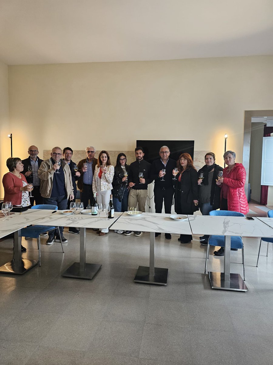 lurgi_m's tweet photo. A Colliano a Palazzo Borriello riunione degli operatori turistici del Golfo di Policastro.

Riunione per costruire un prodotto turistico nuovo capace di riposizionare l’offerta turistica del Golfo di Policastro sul mercato nazionale prima e internazionale poi.
#GiroautoTravel https://t.co/DOvmEEfcre