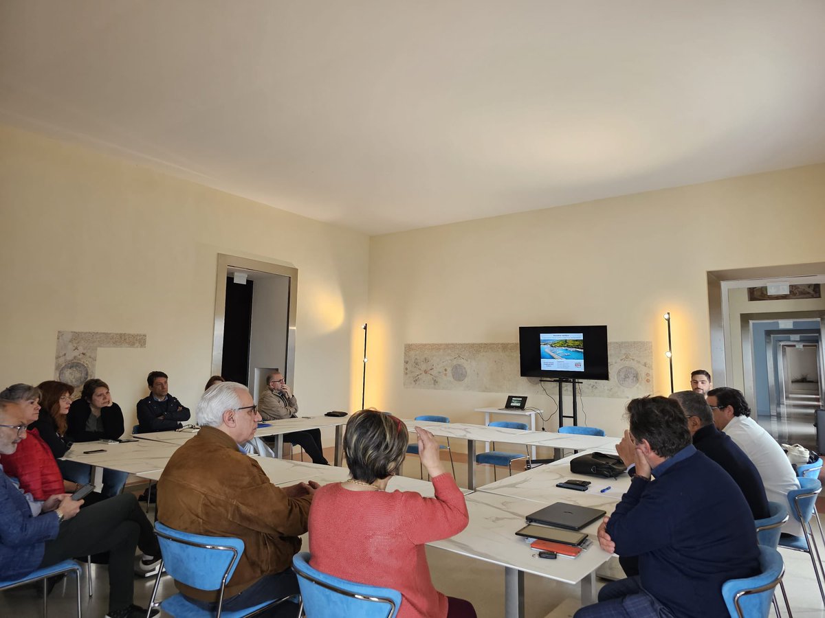 lurgi_m's tweet photo. A Colliano a Palazzo Borriello riunione degli operatori turistici del Golfo di Policastro.

Riunione per costruire un prodotto turistico nuovo capace di riposizionare l’offerta turistica del Golfo di Policastro sul mercato nazionale prima e internazionale poi.
#GiroautoTravel https://t.co/DOvmEEfcre