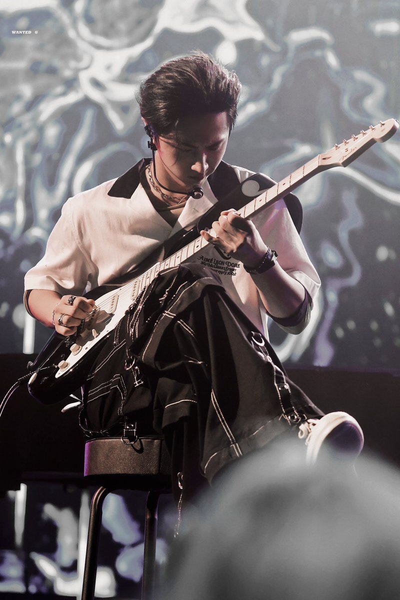 🎸✨