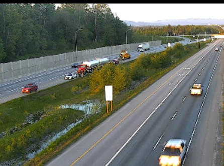 ⚠️#BCHwy1 Westbound HOV lane blocked by a vehicle incident just pass 216th St. Watch for crews on scene, pass with caution.
#LangleyBC