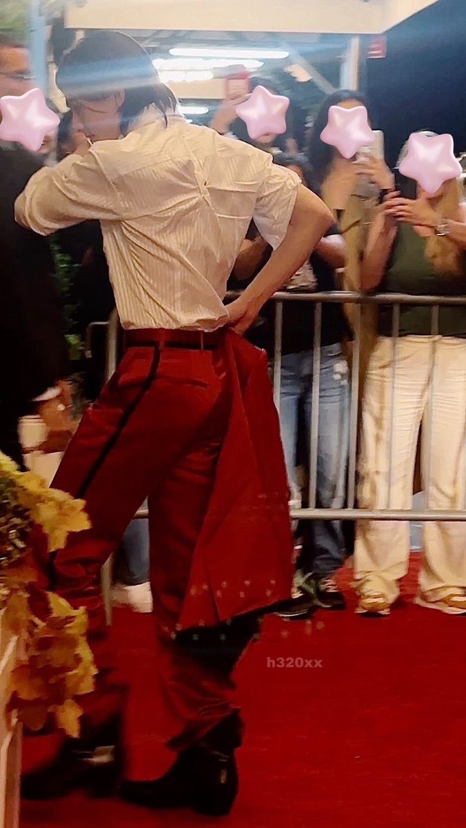 LOOK AT THAT ASS LOOK AT THAT WAIST LOOK AT THAT BACK LOOK AT THOSE LEGS LITERALLY STEP ON ME WITB THAT SLOPE LOOKING SHOE