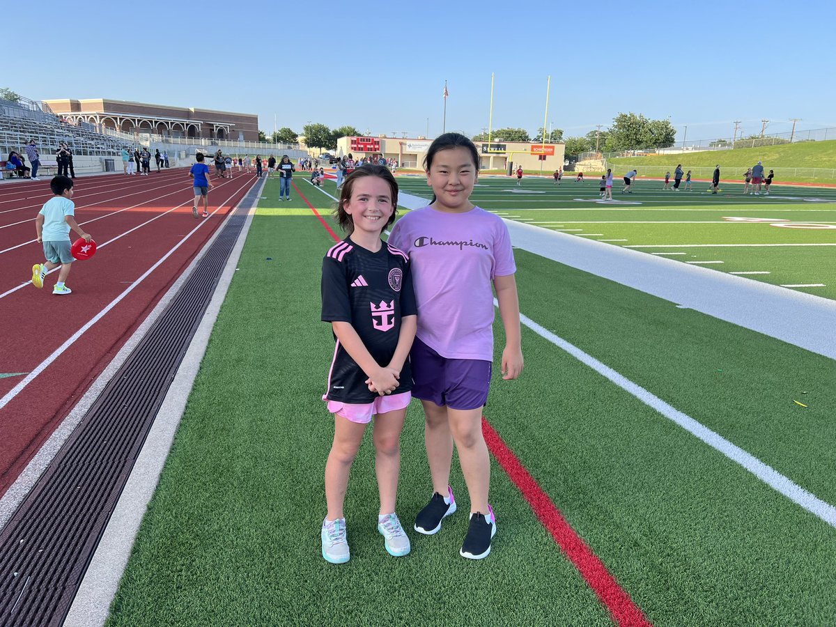 Great evening at Walk a Mile with <a href="/GCISD/">Grapevine-Colleyville ISD</a>! #WeareGCISD #GESshineon