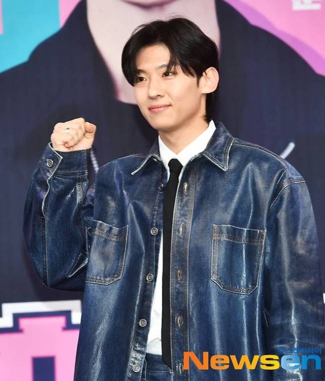 #Dex is positively considering to appear on tvN new show 'Sister's Direct Delivery' with #YumJungAh and #AhnEunJin also considering to appear.

m.entertain.naver.com/now/article/60…
#KoreanUpdates VF