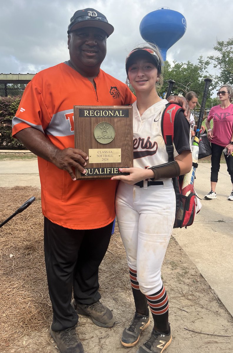 Regional Champs & State Bound!! I’m so excited for my teammates and our opportunity to compete for the 6A Blue Map next week! Giving Jesus all the praise and glory!! One more round! 🎟️🧡🖤🐅 @hotshots_09 @tagupSoftball @TopPreps @IHartFastpitch @ExtraInningSB @LegacyLegendsS1