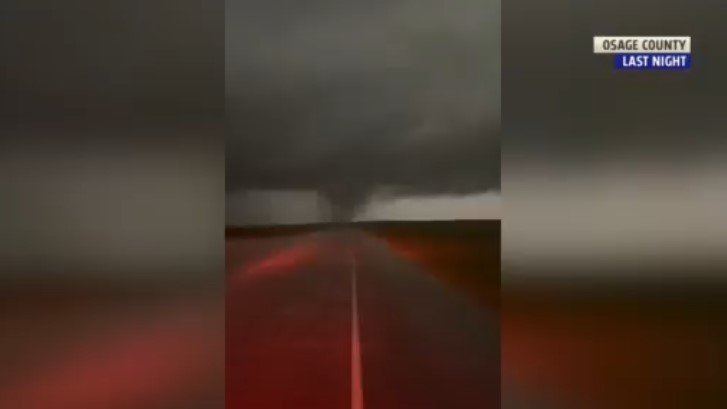 WATCH: OHP trooper captures video of Osage County tornado trib.al/YlgeIq4