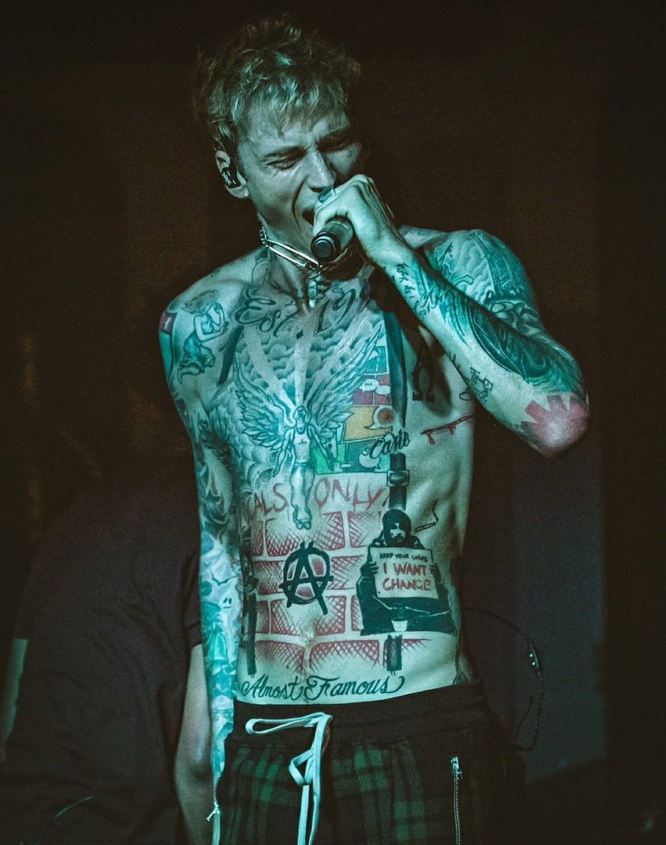 Did y’all know I love everything about @machinegunkelly ?!?!?!?