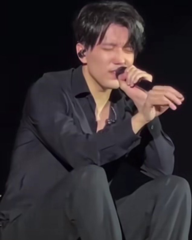 💕#DimashQudaibergen is the greatest singer in the World !! #TheStoryOfOneSky #Omir #WhenIHaveGotYou  #AveMaría #TogetherByDimash #ElAmorEnTí #Smoke #Weekend   #Stranger @dimash_official 🎼🪷🎼                Dimash in Budapest !!