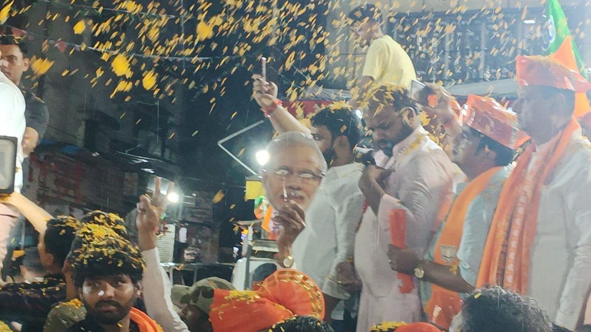 Welcomed Rajasthan CM Shri @BhajanlalBjp ji during his road show in Begum Bazar, #Hyderabad in Goshamahal Assembly Constituency in support of our BJP Hyderabad Parliament candidate @Kompella_MLatha ji.

#AbkiBaar400Paar