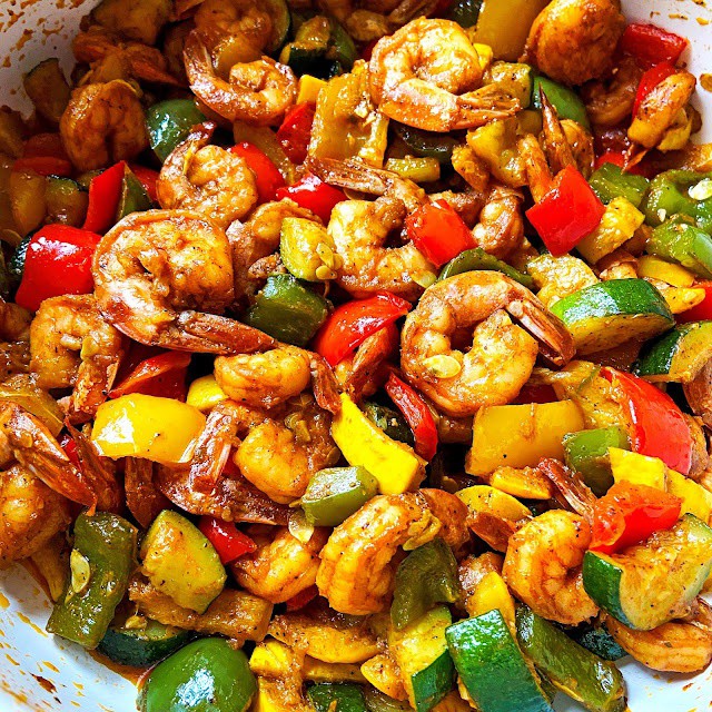 But this recipe is such deliciousness I could eat the ENTIRE thing in one sitting and still want more.

Read the full article: Cajun Shrimps and Vegetables
▸ bit.ly/3IbGUkc

#blog #cooking #recipe #ontheblog