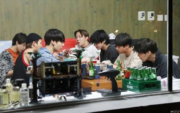 seokjinmylabsss's tweet photo. with bts till the end 💜 https://t.co/ishvGDjAwM