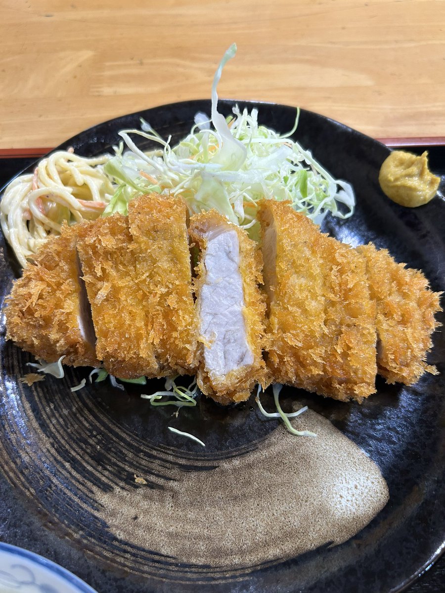 茨城県小美玉市川戸 とんかつ美沢さん ローズとんかつ定食 今日はとんかつ🐷の気分😋 とても美味かったけど、ボリュームが… もうちょっと食べたい💦 お得なランチもあるようなので、そちらも食べてみたい✨ ごちそうさまでした♬