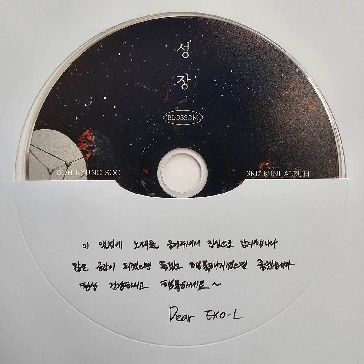 240508| رسالة كيونقسو على ألبومه الثالث 'BLOSSOM' -

'أعزائي الاكسوالز،

شكرََا لكم على استماعكم للأغاني في هذا الألبوم. أتمنى أن يستطيع الاتصال بكم و أن يجعلكم سعداء. دائمََا كونوا سعداء و أصحّاء~' 

@weareoneEXO
-P