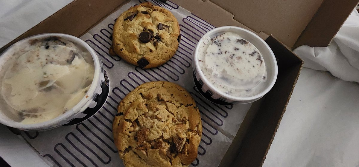 Midnight snack from @InsomniaCookies 2 Scoops of Cookies and Cream & Cookie D'ough ice cream sandwiched between Chocolate and Peanut Butter Cups & Triple Chocolate cookies. 🍪🍨