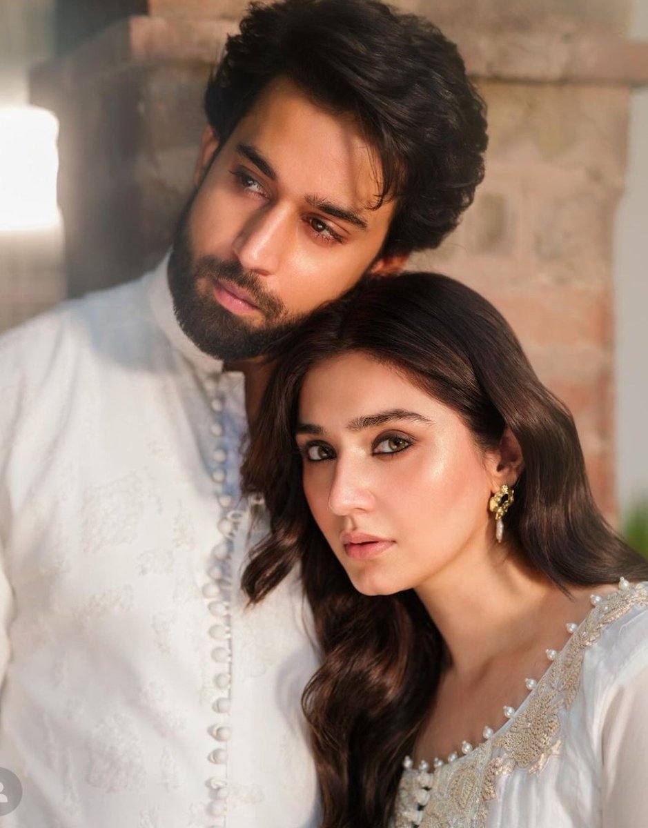 I saw a video of Bilal and Durefishan 2 months back. Dure was saying to Bilal that to all the female fans of bilal,O onscreen meri hai and he was blushing. Can anyone find out the video?
#BilalAbbasKhan #IshqMurshid