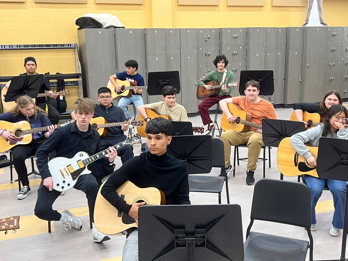 Guitar Class!!! Talented students in Guitar Class learned how to play this year & played in guitar recital tonight! @RMHSMUSTANGS @RMFineArts @RMHSOrchestras @RMMusicBoosters @RMHSKelly @d214finearts