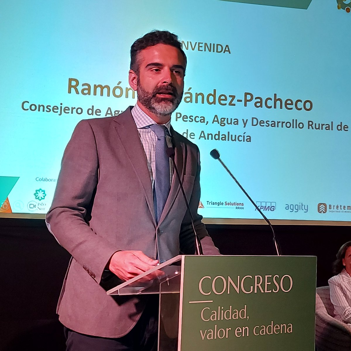 #CongresoAgroalimentarioAndalucia | @RamonFPM, consejero de @AgriculturAnd: 'Apostar por el sector agroalimentario significa apostar por las personas, por esos andaluces que encuentran el futuro de su familia a través de este sector' @LANDALUZ_Asoc