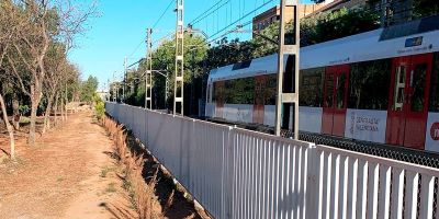 Renovados 5,9 kilómetros de vallado en superficie de la red de Metrovalencia vialibre-ffe.com/noticias.asp?n… El objetivo es evitar problemas de seguridad a lo largo de las plataformas ferroviaria y tranviaria.