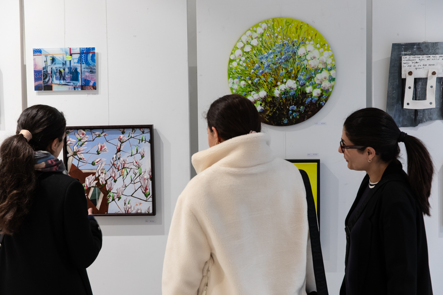 In #StadshartAmstelveen 3-26 mei expositie met 150 nieuwe werken. Leden van @AmstellandKunst geven u alle informatie over de kunstenaars en hun werk. Ook te koop een ‘pakje kunst’ voor € 4,- Open vrijdag- t/m zondag. zie denieuwegalerie.nl #cultuur