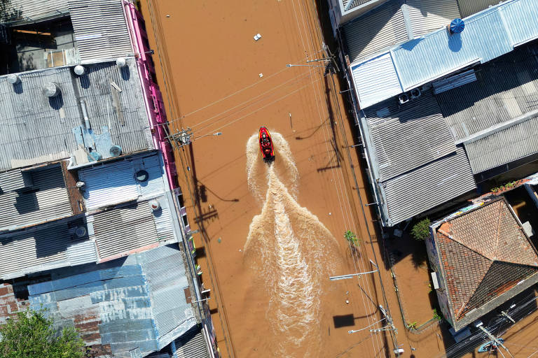 I don't say this lightly - but the floods in Porto Alegre, Brazil, are looking comparable to what Katrina did to New Orleans in 2005 -- massive evacuations, water & power outages, key infrastructure damaged, parts of city unlivable, possible long-term consequences