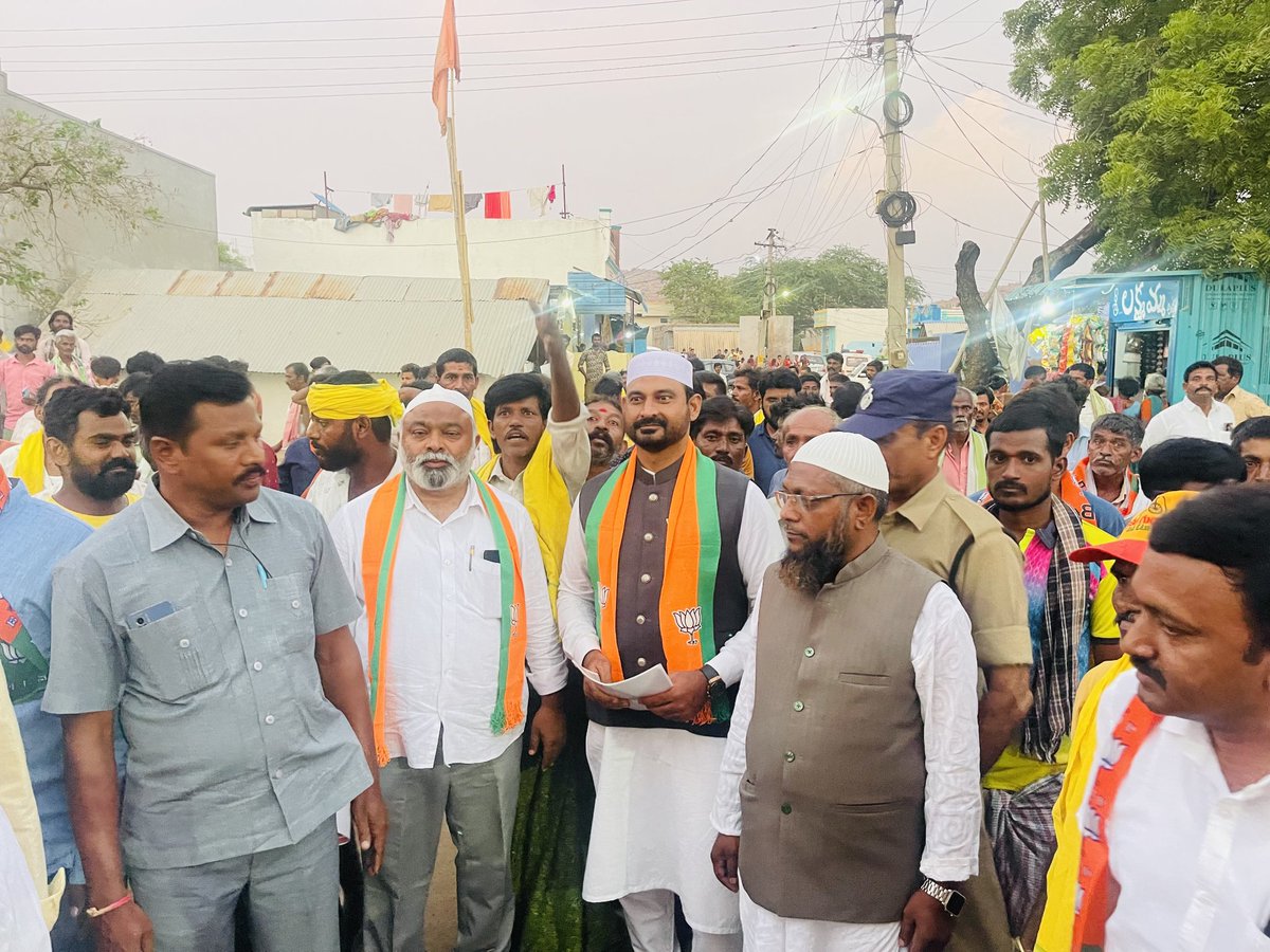 syedibrahimbabl's tweet photo. In favour of #Andhrapradesh #Adhoni constituency @BJP4Andhra MLA candidate Shri. Dr. Parthasarathy ji BJP OBC Morcha national secretary I've led the election campaign at Hajipura area between Muslims populated mohallas, people are very much affected by the most corrupted #YSRCongressParty government.
@BJP4India @blsanthosh @KesavaVinayakan @annamalai_k @JamalSiddiqui_ @BJPMinMorcha