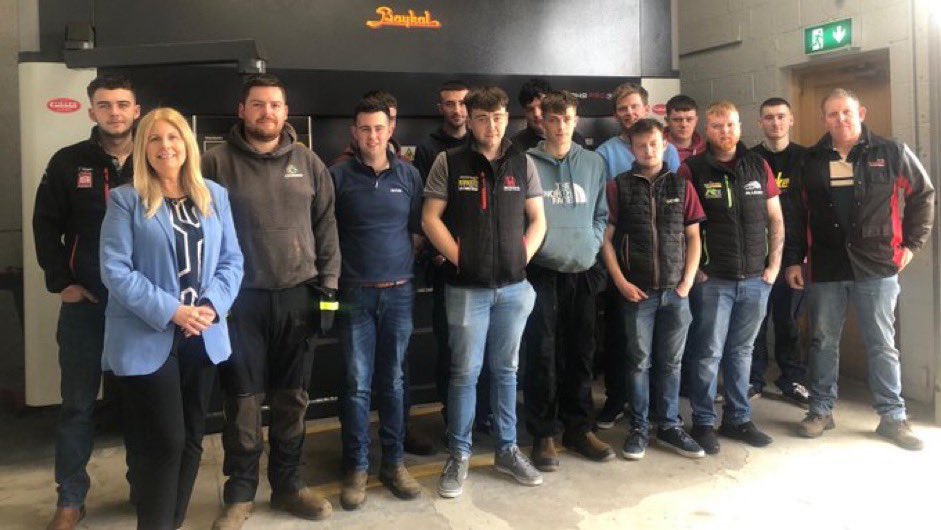 What an exciting development yesterday in our Gaoth Dobhair Centre, registering the first Phase 2 Metal Fabrication apprentices in the county. They’re pictured here with our Senior Training Advisor Lorraine and Instructor Con. #GenerationApprenticship #GoFurtherWithDonegalETB