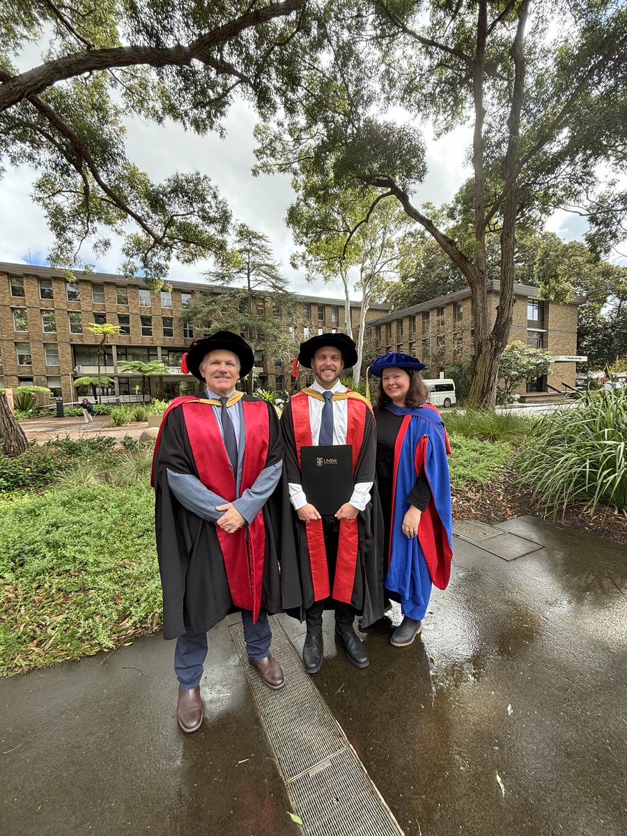 We’re so proud of the first @UNSW_BSRG PhD graduate Dr William Koon. You can read his impactful work on coastal #DrowningPrevention here: doi.org/10.26190/unswo… #PhDone