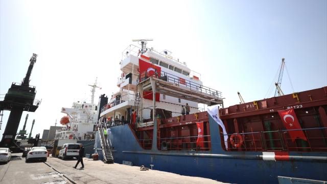 'Türkiye-Katar Gazze İyilik Gemisi' 1900 ton insani yardım malzemesiyle bugün Mersin Limanı'ndan, Gazze'ye en yakın bölge olan Mısır'ın El-Ariş Limanı'na doğru yola çıkacak. #getoutofrafah